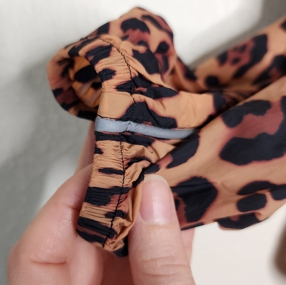 Fabletics Cheetah Print Oversized Flyweight Windbreaker S - Picture 5 of 9